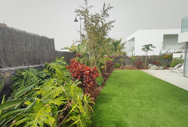 Jardín con sistema de riego en Torviscas, Tenerife Sur